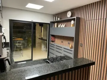 Sobrado de 04 Dorm. e 04 Suítes - 270m² no Bairro da Floresta