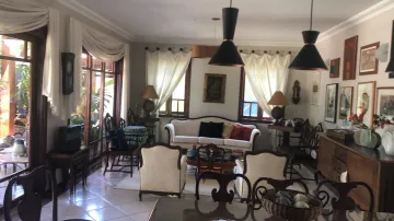 Casa em Condomínio Fechado de 04 Dorm. e 01 Suíte - 370,00m² no Jardim das Colinas