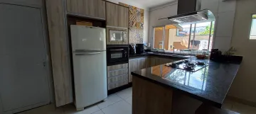 Sobrado à venda de 180m² | 03 dormitórios, sendo 01 suíte e 02 vagas de garagem | Jardim Paulista - São José dos Campos |