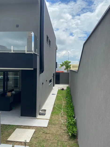 Casa em condomínio para venda com 04 suítes - 355,00m² no Alphaville II