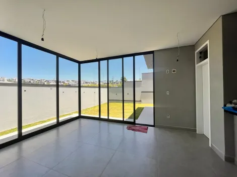 Casa à venda de 221m² | 03 dormitórios sendo 03 suítes e 05 vagas de garagem | Condomínio Residencial Mônaco - Urbanova | São José dos Campos