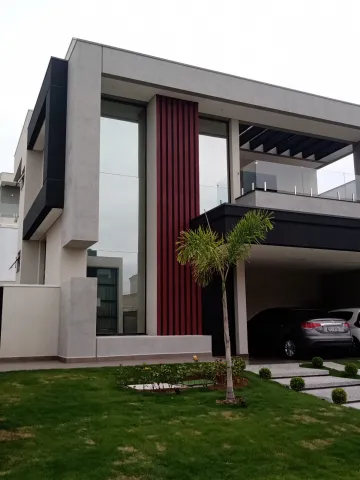 Casa em condomínio para locação com 03 suítes - 340m² no Alphaville II.