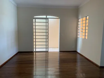 Casa térrea à venda de 150m² | 04 dormitórios, sendo 01 suíte e 02 vagas de garagem | Jardim das Industrias - São José dos Campos |