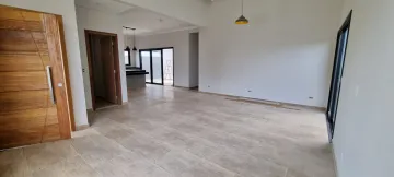 Casa térrea à venda de 162m² | 03 dormitórios, sendo 01 suíte e 02 vagas de garagem | Condomínio Reserva Aruanã - Bairro da Floresta | São José dos Campos |