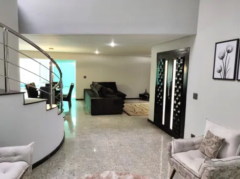 Casa à venda com 379m², 03 suítes, em condomínio fechado em Jacareí/SP