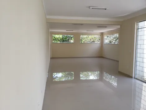 Ponto comercial à venda de 424,68m² com 9 garagens e 8 banheiros no Jardim Oriente