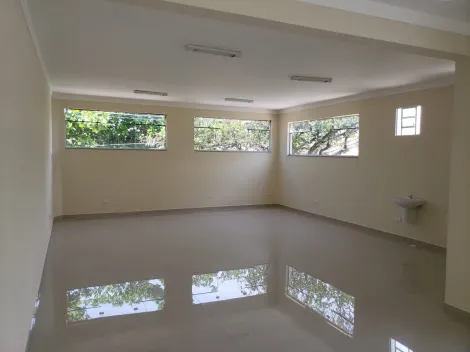 Ponto comercial à venda de 424,68m² com 9 garagens e 8 banheiros no Jardim Oriente