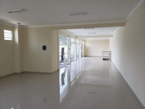 Ponto comercial à venda de 424,68m² com 9 garagens e 8 banheiros no Jardim Oriente