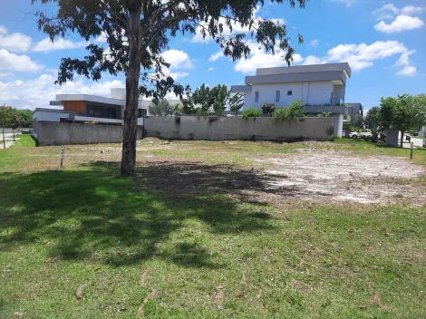 Terreno no Condomínio Residencial Colinas do Paratehy Norte à Venda com 765m²