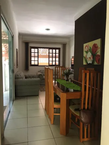 Sobrado para locação de 150m² | 03 dormitórios, sendo 02 suítes e 02 vagas de garagem | Jardim Alvorada - São José dos Campos |