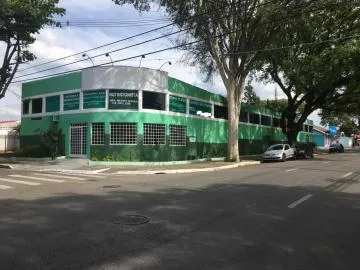 Ponto Comercial de 560m² à venda no Bosque dos Eucaliptos com 6 banheiros e 2 garagens.