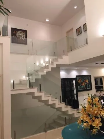 CASA EM CONDOMÍNIO À VENDA - URBANOVA - 450 M²