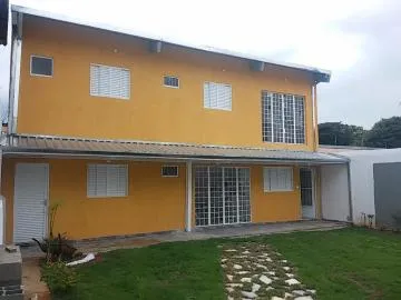 Galpão comercial à venda de 240,00m² | 02 banheiros, 01 cozinha e 10 vagas de garagem | Monte Castelo - São José dos Campos |