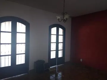 Casa à venda de 250m² de terreno | 03 dormitórios sendo 01 suíte e 04 vagas de garagem | Vila Industrial - São José dos Campos |