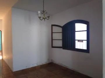 Casa à venda de 250m² de terreno | 03 dormitórios sendo 01 suíte e 04 vagas de garagem | Vila Industrial - São José dos Campos |