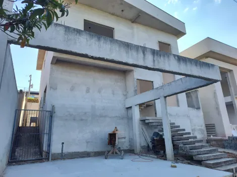 Casa à Venda de 230m² | 04 Dormitórios sendo (01 Suíte) e 03 vagas de garagem | Residencial Mantiqueira I - Galo Branco