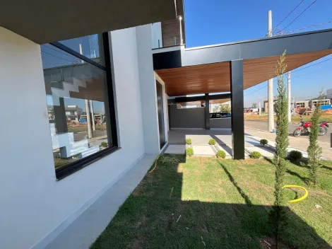 Sobrado à Venda de 230m² | 04 dormitórios sendo 01 suíte e 02 vagas de garagem | Condomínio Reserva Rudá -  Bairro Floresta