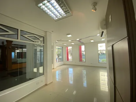 Sala comercial para Venda e Locação de 80m² | 02 banheiros e 06 vagas de garagem | Colúmbia Offices - Vila Ema