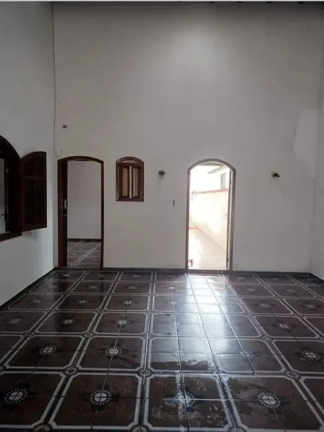 Casa térrea à venda de 190m² | 03 dormitórios, sendo 01 suíte e 06 vagas de garagem | Vila Martinez - Jacareí |