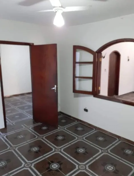 Casa térrea à venda de 190m² | 03 dormitórios, sendo 01 suíte e 06 vagas de garagem | Vila Martinez - Jacareí |