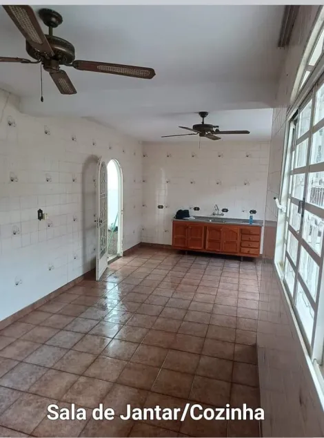 Casa térrea à venda de 190m² | 03 dormitórios, sendo 01 suíte e 06 vagas de garagem | Vila Martinez - Jacareí |