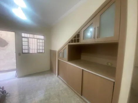 Sobrado à venda de 213m² | 04 dormitórios, sendo 02 suítes e 02 vagas de garagem | Jardim Ismênia - São José dos Campos |