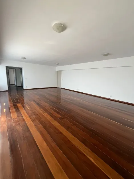 Apartamento para locação de 230m² | 04 dormitórios, sendo 01 suíte e 02 vagas de garagem | Edifício Rio Jaguari - Centro | São José dos Campos |